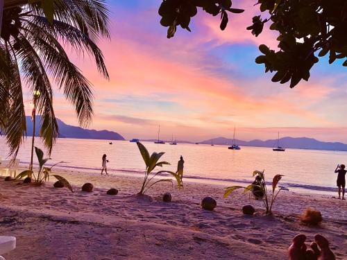 Wichit House | Sunset Beach Bungalow in East Phuket