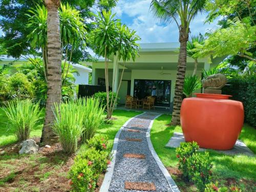 Bueang Sam Phan Resort | Sunset resorts and bar
