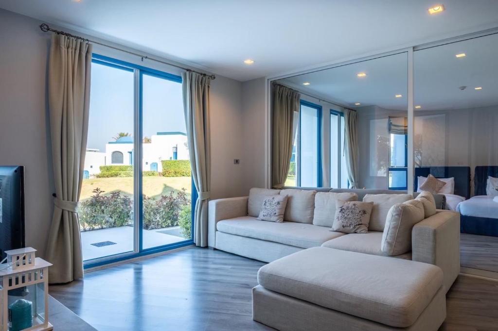 Hua Hin Apartment | Swell in Santorini