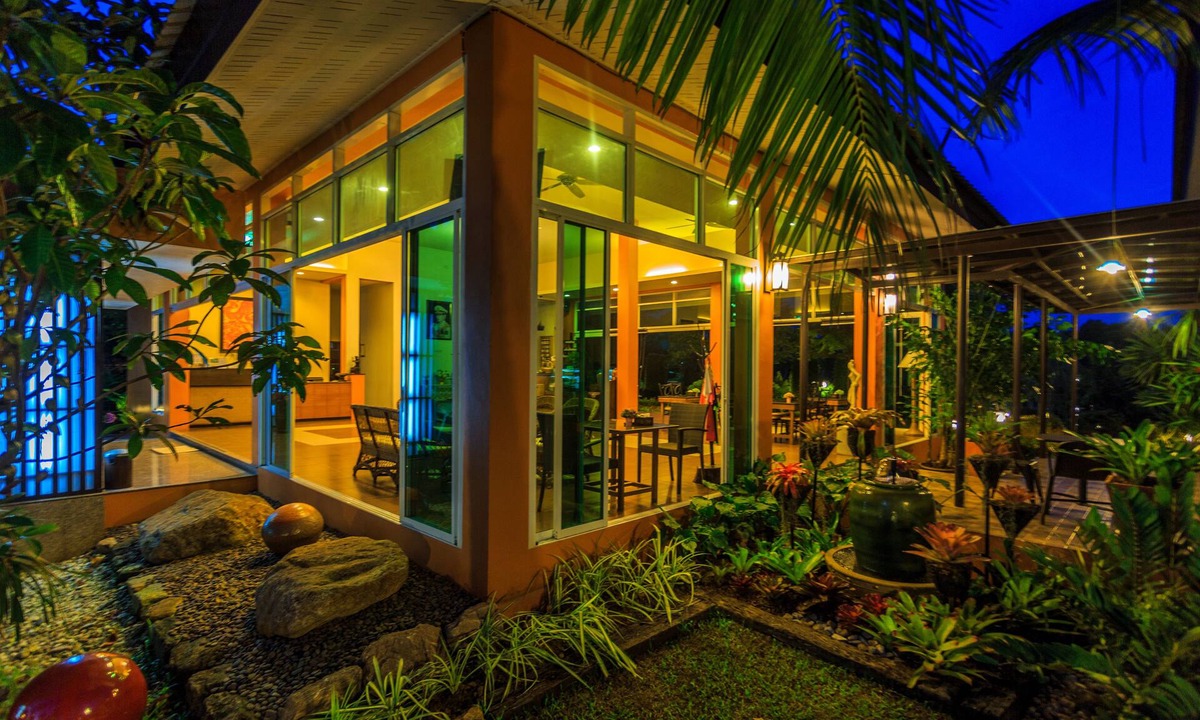 Phra Phrom Hotel | Tamali Hotel
