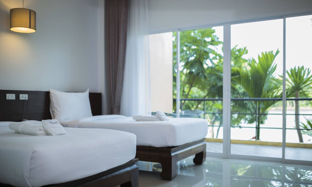 Phra Phrom Hotel | Tamali Hotel