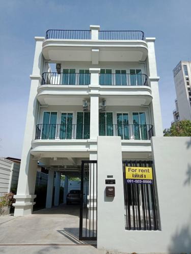 Bang Na Apartment | TEAK VILLA