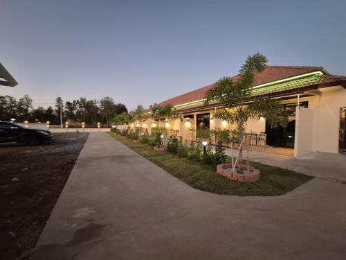 Phen Apartment | Thani Resort