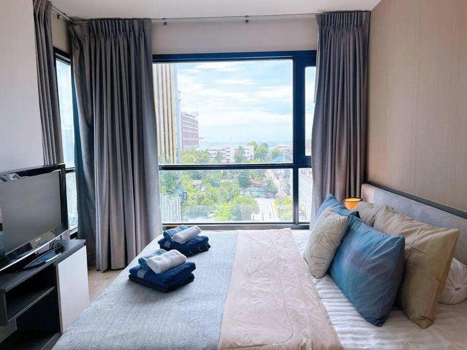 Pattaya Bay Apartment | The Base Central PATTAYA HUGE 2BED King&Queen with Infinity Pool & Free Netflix