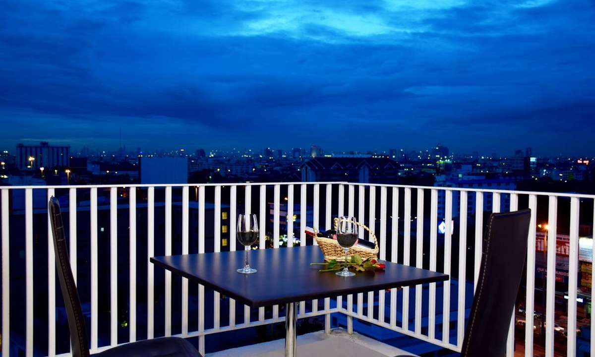 Mueang Samut Prakan District Hotel | The Color Living Hotel