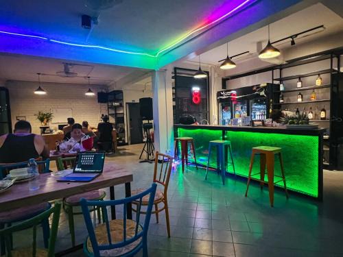 Wua Lai Hostel | The Connection Hostel