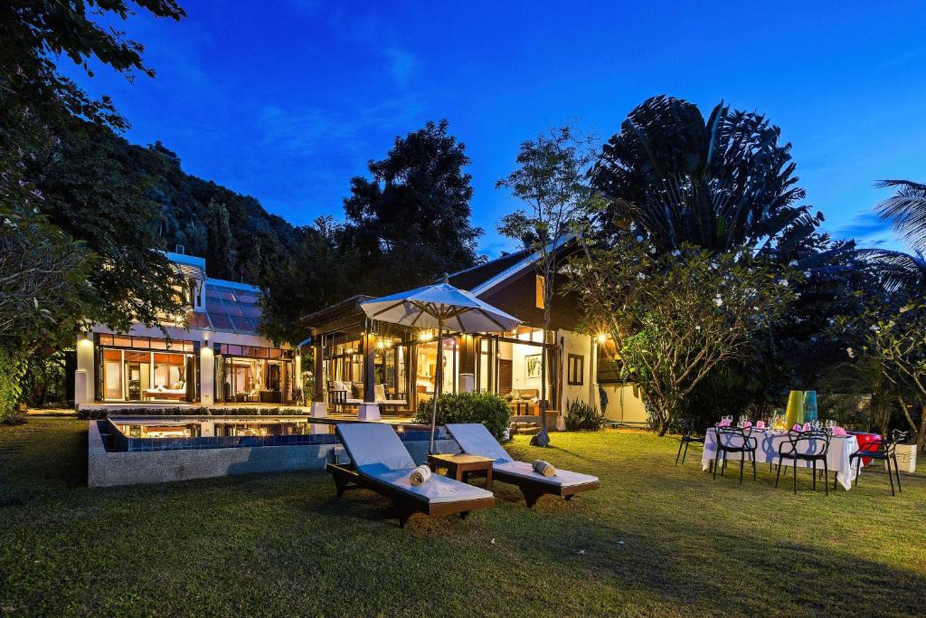 Bang Po Villa | The Emerald Hill Beach Villa