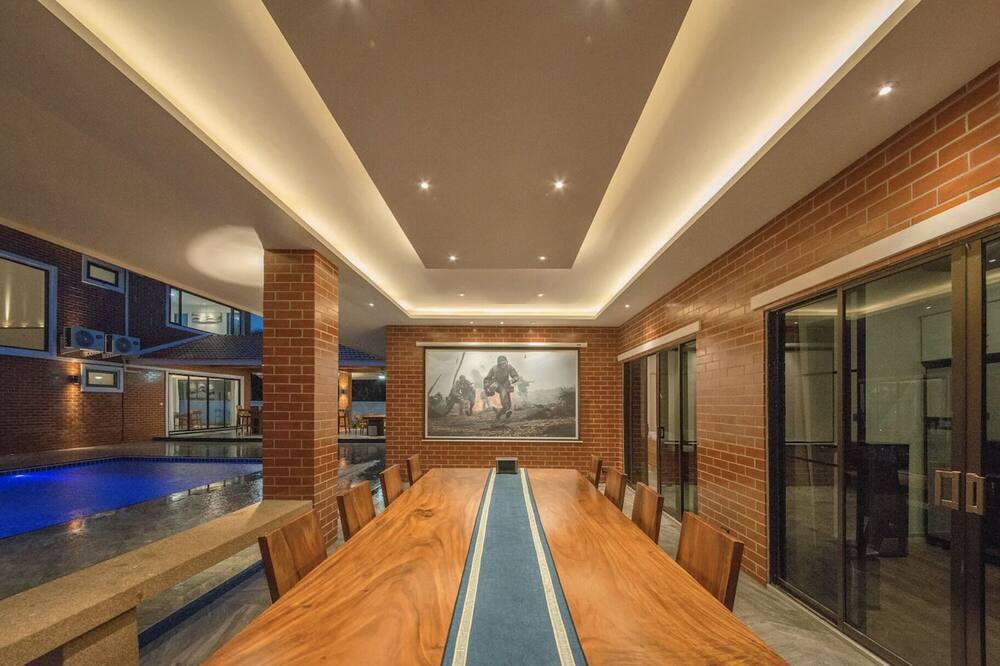 San Sai Villa | The Haven by YiZen - 7BR Luxury Pool Villa