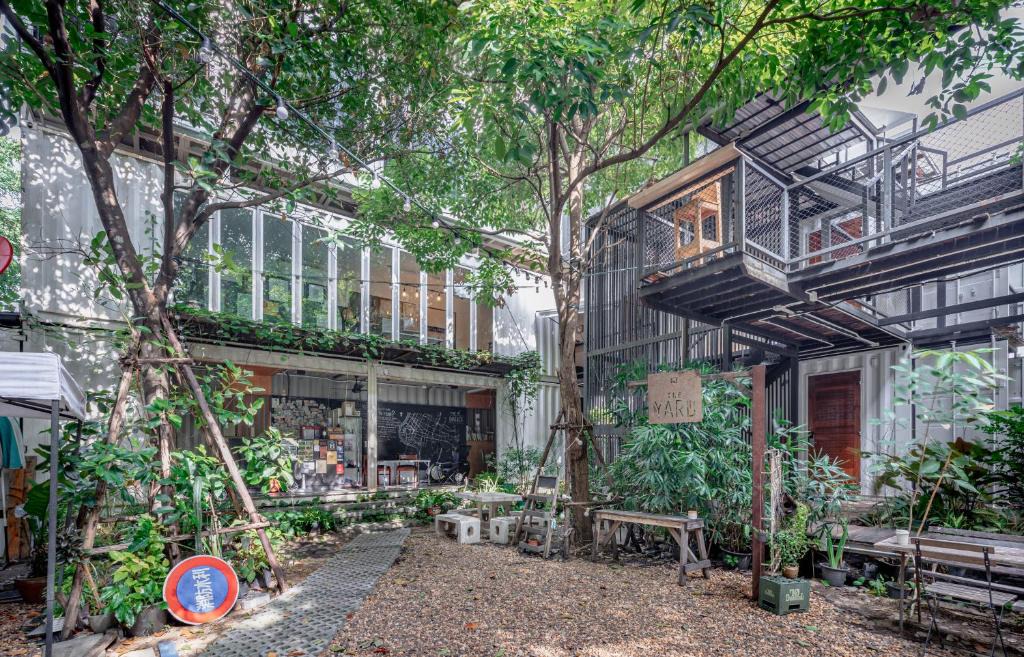Samsen Nai Hostel | The Yard Bangkok Hostel