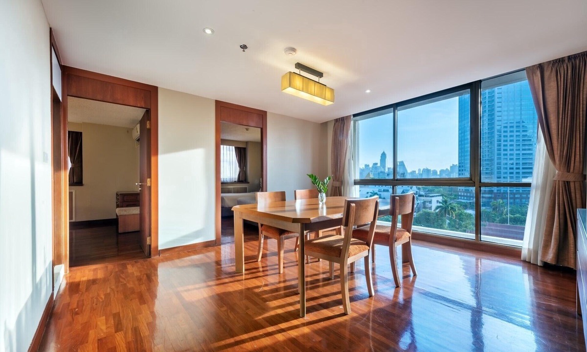 Embassy District House | Three Bedroom Residence - an excellent choice for large families