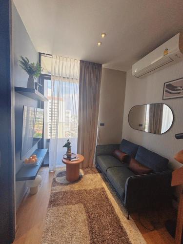 Ekkamai Apartment | Tonglor Ekkamai Sky Pool & Gym 1BR Free Airport Pick Up