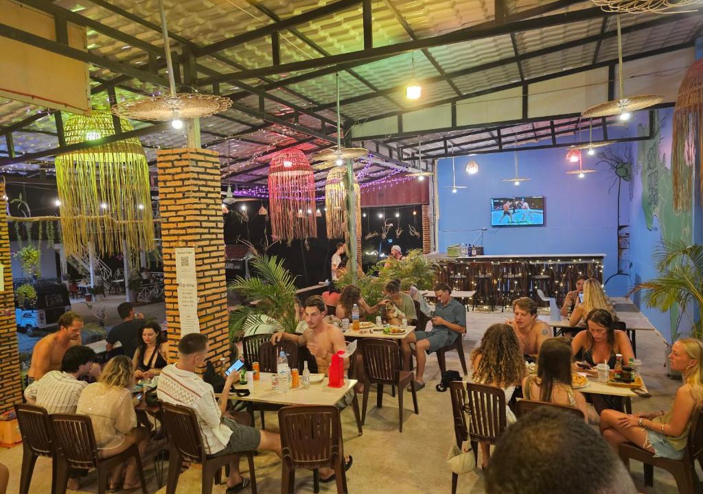 Santuk Hostel | Top Views Retreat