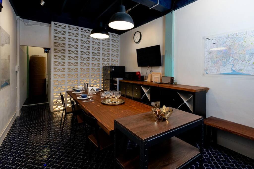 Yan Nawa House | Townhome w/workstation-2mins to food-fun-metro
