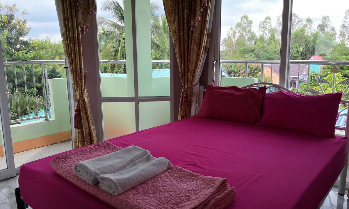 Phon Charoen Hotel | Turfan Hotel and Tigger Park
