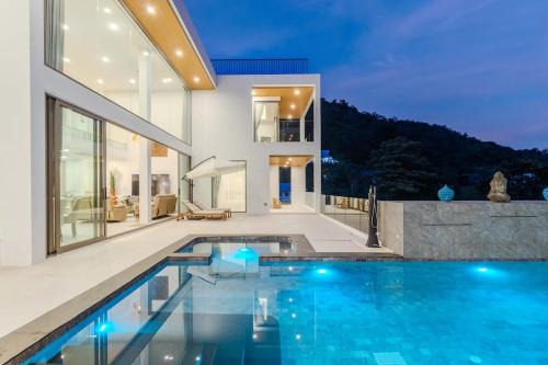 Rawai House | V255 Huge Brand-New 7BR Pool Villa Rooftop View