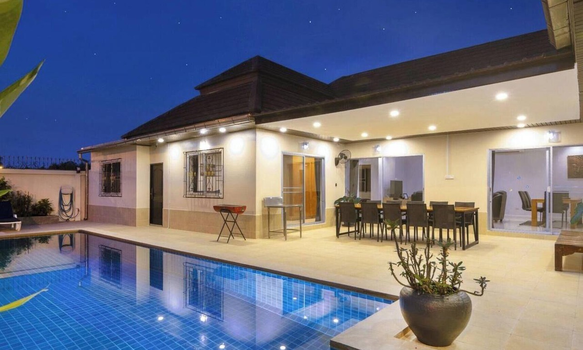 South Pattaya House | "Villa Bos" mit 5 Schlafzimmern by Interhome