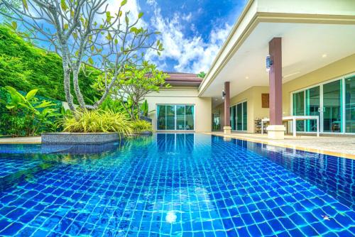 Rawai Villa | Villa One Rawai Grand 4BR Free solar electricity