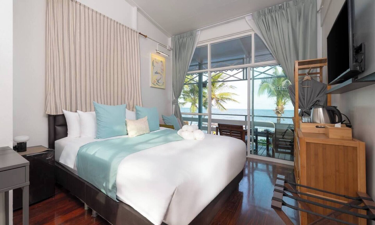 Hua Hin House | Wander at Bayside 19 | Upstairs Sea-View King Room (sleeps up to 4)