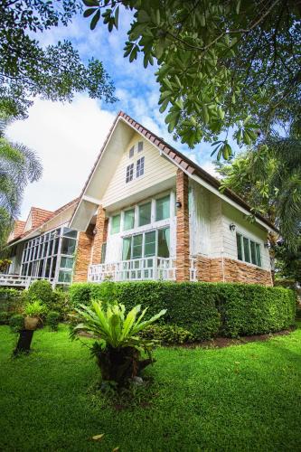 Khanong Phra Resort | Watermill Resort