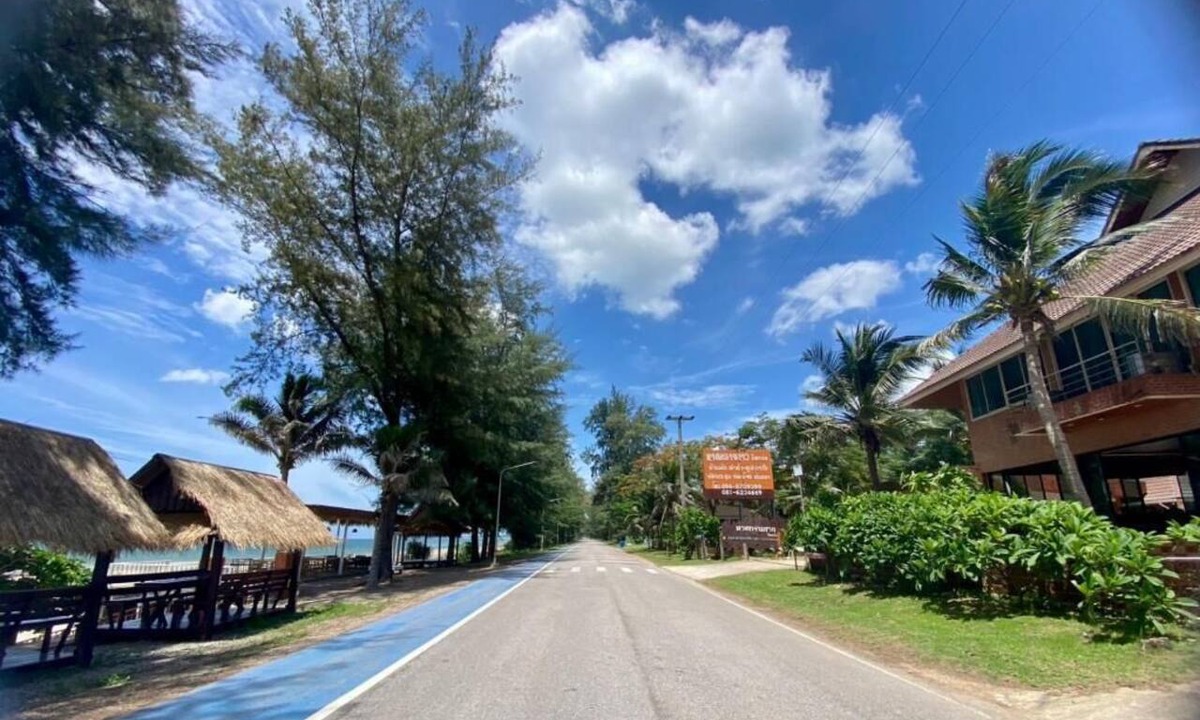 Mae Ram Phueng Hotel | White Beach Resort