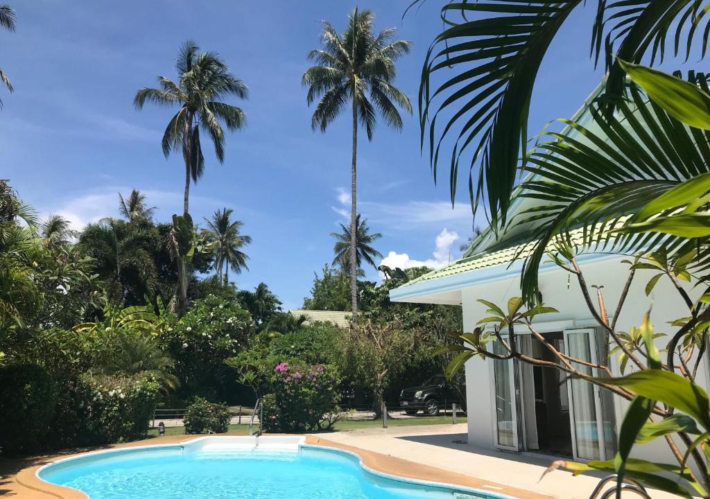 Hua Thanon Villa | White House Near The Beach