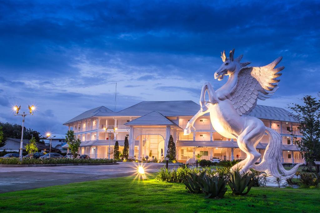Mai Ngam Hotel | White House