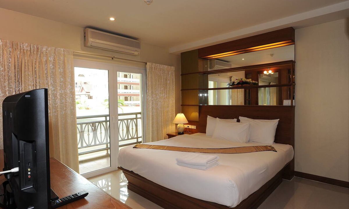 Pattaya Bay Hotel | Whitehouse Condotel