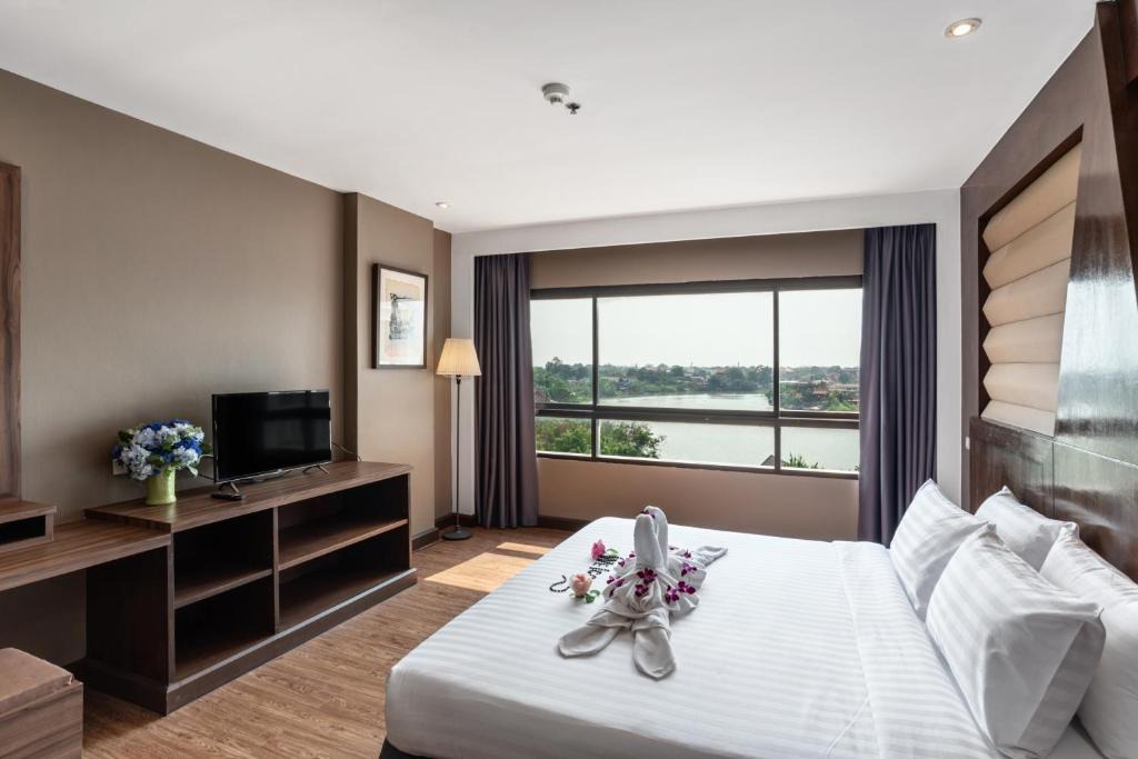 Samphao Lom Hotel | Woraburi Ayutthaya Resort & Spa By The River
