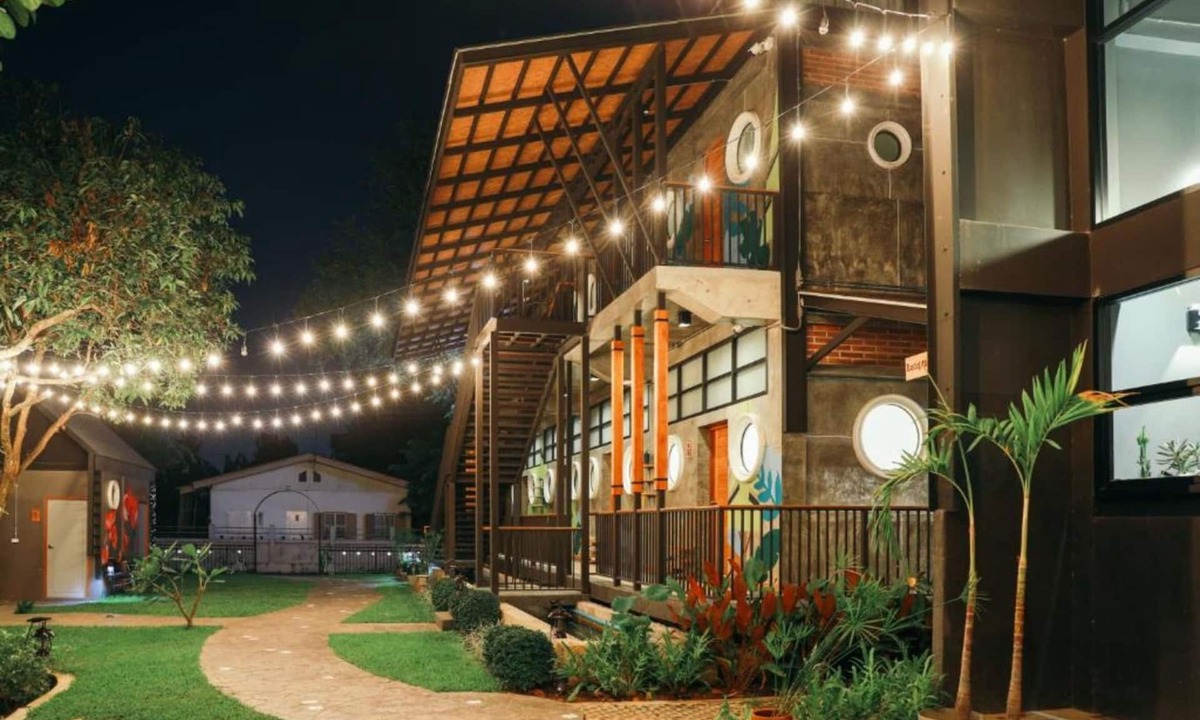 Chang Phueak Hotel | Yellow Pillow Village