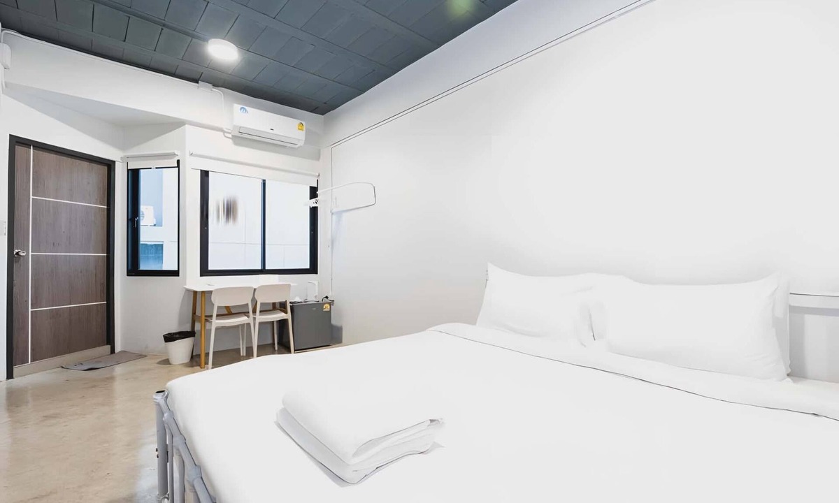 Nana Hotel | Yellow Place Sukhumvit Soi 2