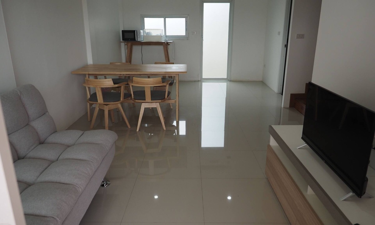 Nakhon Chai Si Hotel | YYK Holiday Rooms