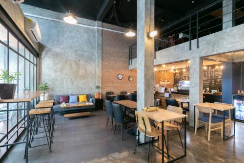 Khlong Tan Hostel | Zleepmotion Bangkok