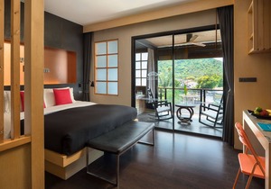 DELUXE JACUZZI SUITE 1