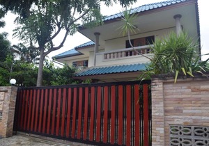 For Friends 512 House