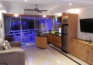 Jomtien PLAZA Condotel. Front the sea, sleeps 4