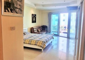 Jomtien Plaza residence large modern studio apartment
