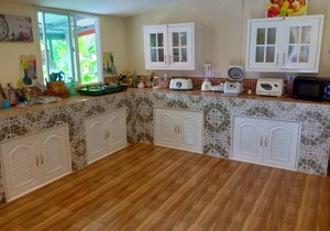 Private 2 bedroom villa with Swimming pool Tropical gardens Fast Wifi smart Tv