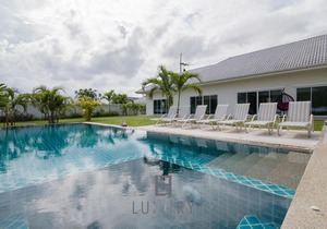 Private 4 bedroom pool villa Hua Hin L28