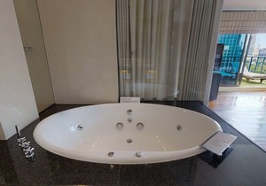 Siri Sathorn Apartment - 1904