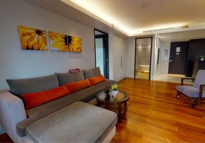 Siri Sathorn Apartment- 605