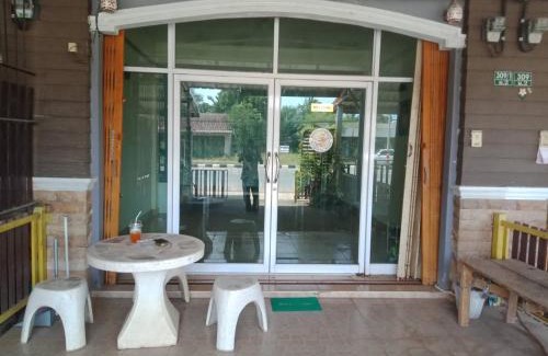 Tha Phae Hostel | มังกรเลโฮสเทล Mangkonlay Hostel