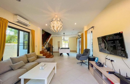 North Pattaya Villa | 100 m² Villa ∙ 4 bedrooms ∙ 16 guests