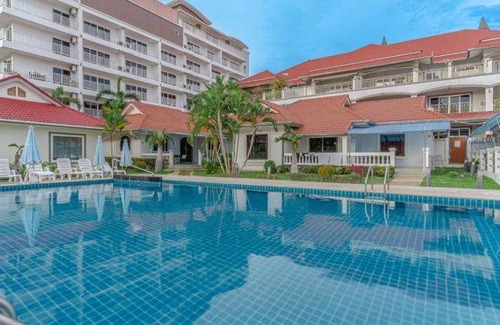 Pratumnak Hill Villa | 1600 m² Villa ∙ 15 bedrooms ∙ 30 guests