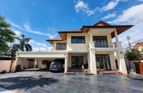 Saen Suk House | 175 m² House ∙ 4 bedrooms ∙ 10 guests