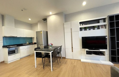 Khlong Ton Sai Apartment | 1BD Condo by the river, 6 min to ICON SIAM