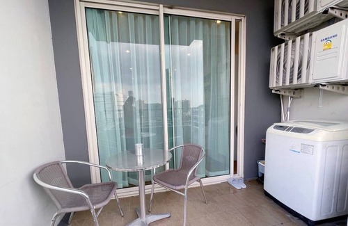 Khlong Ton Sai Apartment | 1BD Condo by the river, 6 min to ICON SIAM
