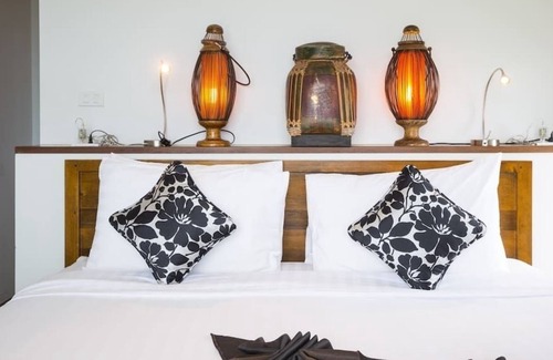 Mae Nam Villa | 2 Bedroom Sea View Villa Angthong