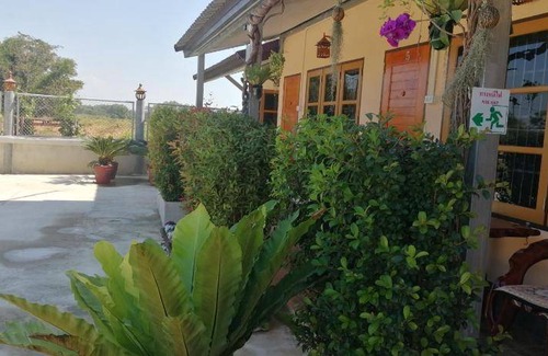 Bang Phra Bed & Breakfast | 20 m² Bed and breakfast ∙ 4 guests