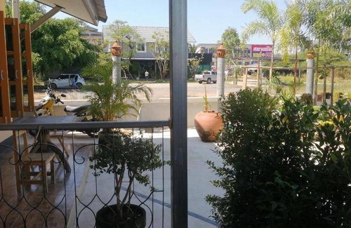 Bang Phra Bed & Breakfast | 20 m² Bed and breakfast ∙ 4 guests