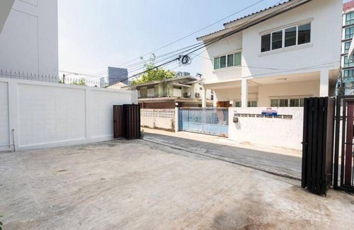 Phra Khanong Nuea Villa | 200 m² Villa ∙ 3 bedrooms ∙ 13 guests